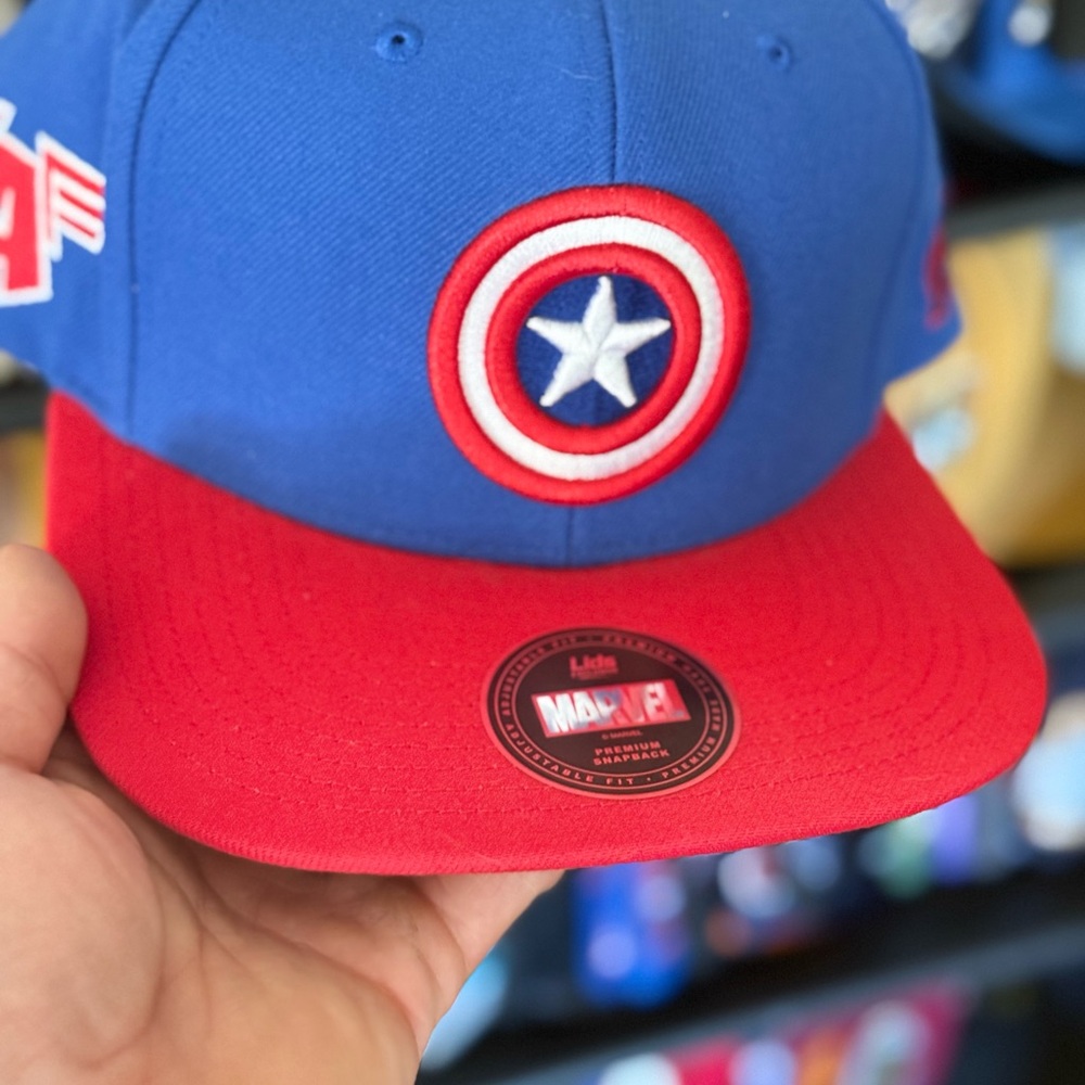 Marvel Captain America Snap - Blue and Red